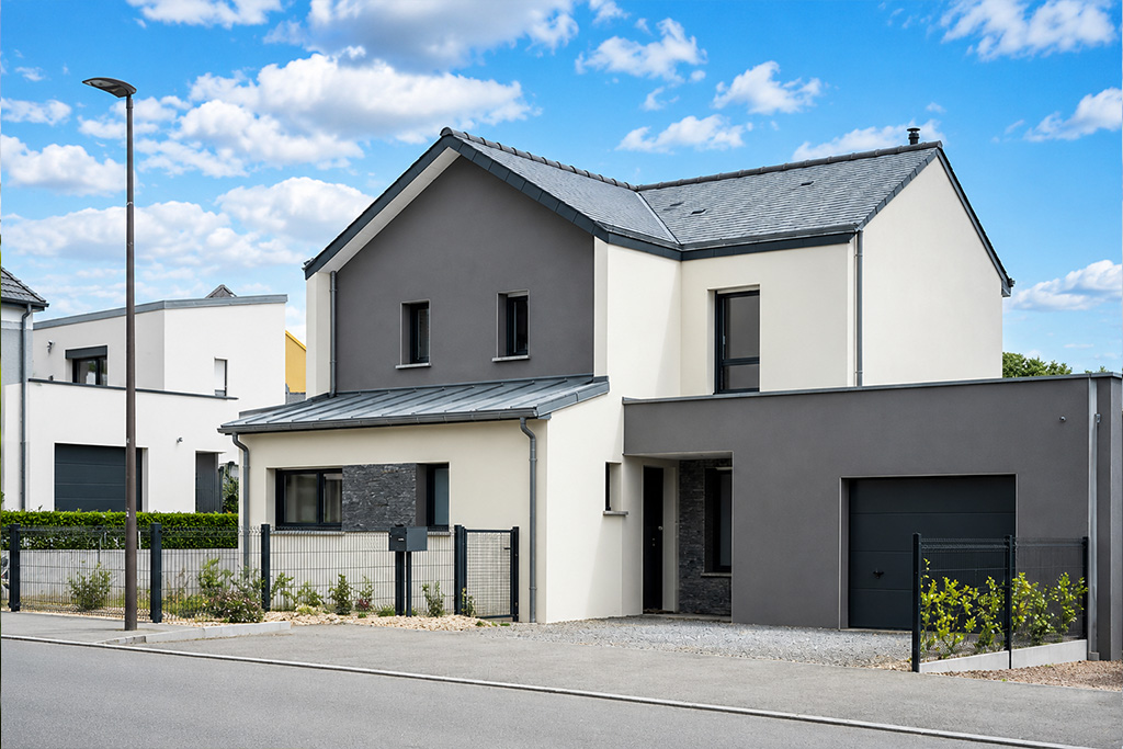 Construction d’une maison moderne aux portes de Rennes, à Châteaugiron : reportage photo - façade principale
