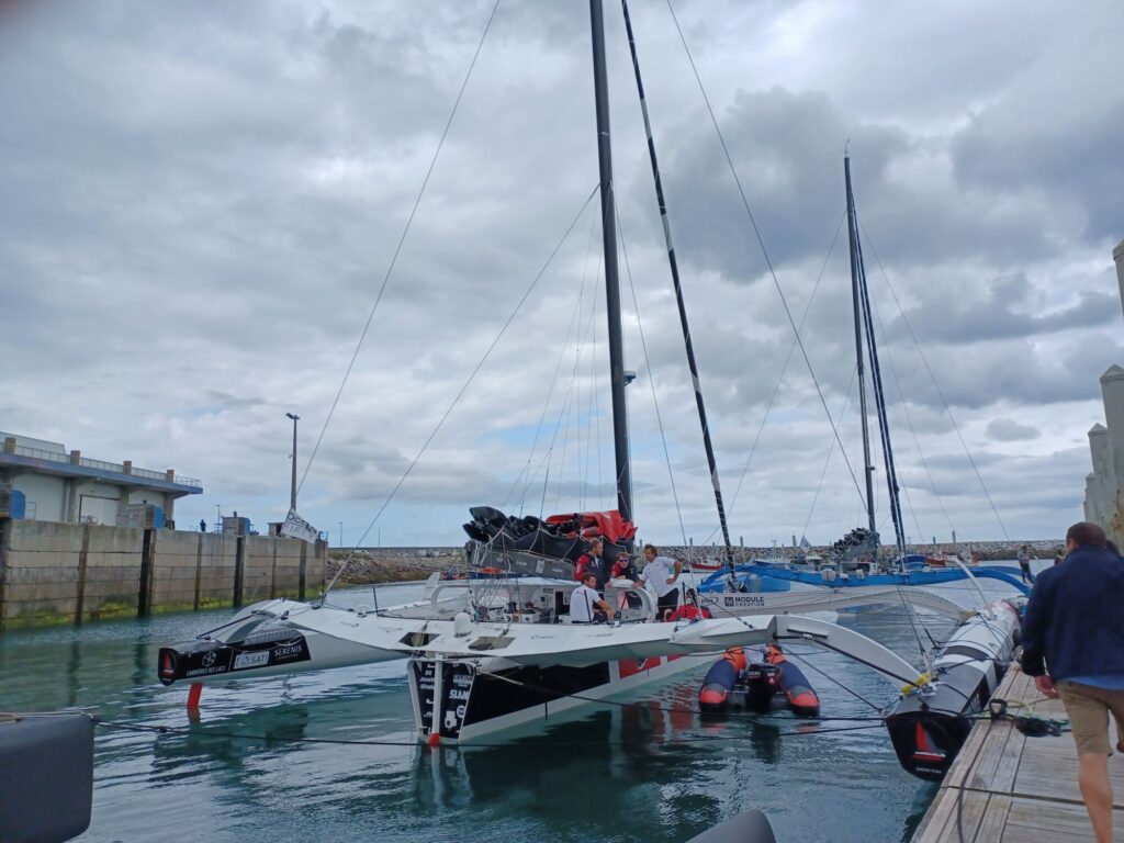Visite du bateau Lamotte Rire Médecins avec Luke Berry - Lamotte Maisons Individuelles à Saint-Quay-Portieux