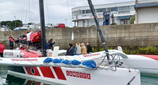 Visite du bateau Lamotte Rire Médecins avec Luke Berry - Lamotte Maisons Individuelles à Saint-Quay-Portieux