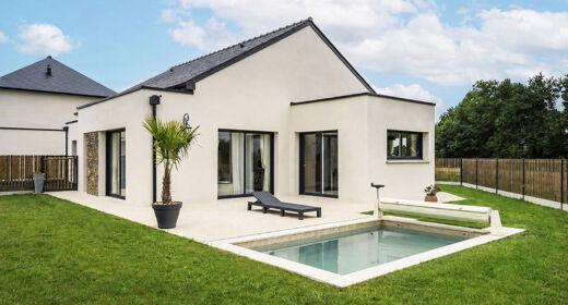 Réalisation d’une maison familiale à Dinan - Reportage photo - piscine - Lamotte Maisons Individuelles