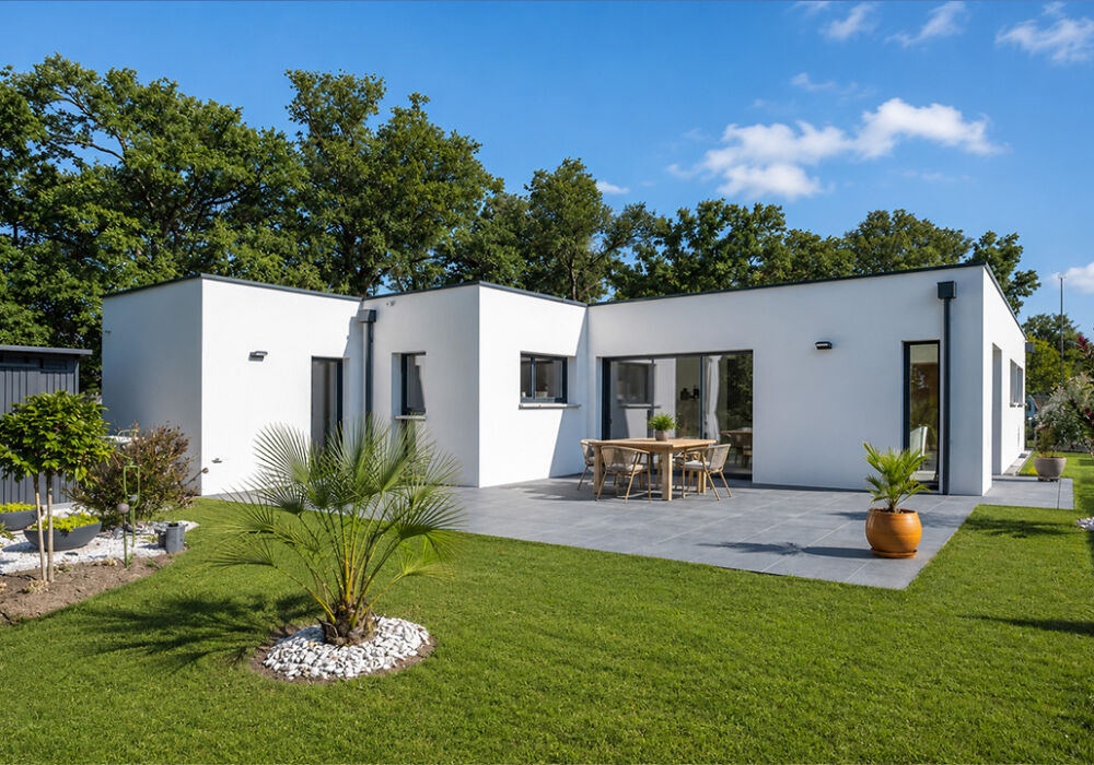 Construction d’une à toit plat à Vannes (56) : reportage photo - zoom sur le jardin