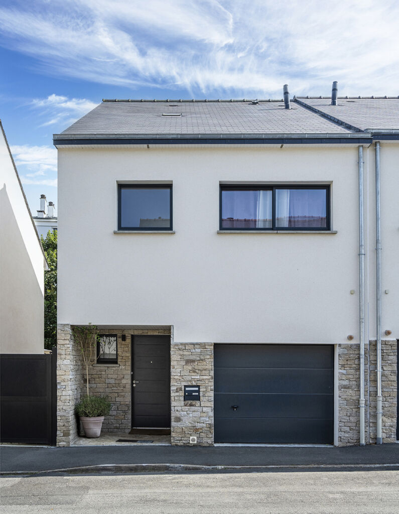 Réalisation d’une maison traditionnelle à Rennes - Reportage photo - Façade principale - Lamotte Maisons Individuelles