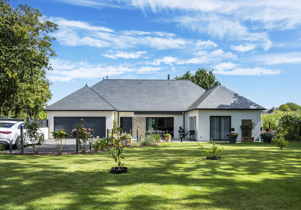 Réalisation d’une maison familiale à Binic - Reportage photo - Façade principale - Lamotte Maisons Individuelles
