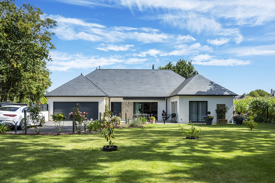 Réalisation d’une maison familiale à Binic - Reportage photo - Façade principale - Lamotte Maisons Individuelles