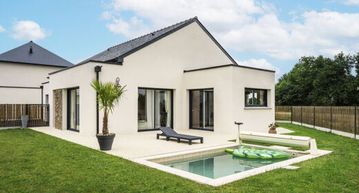 Réalisation d’une maison familiale à Dinan - Reportage photo - piscine - Lamotte Maisons Individuelles